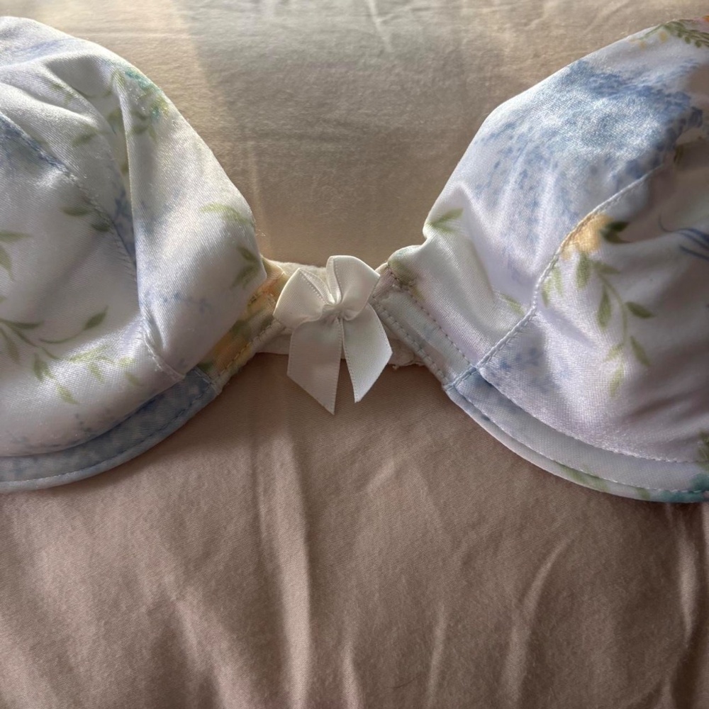 🪻Coquette Vintage Y2K Victoria's Secret Rare Satin Floral bra🪻 - Picture 5 of 7
